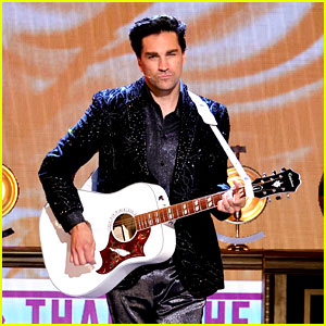 A Beautiful Noise's Will Swenson Leads Broadway in a 'Sweet Caroline' Singalong at Tony Awards 2023 (Video)