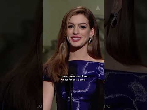 Anne Hathaway Calls Out Her Own Flub While Introducing Sandra Bullock at the Oscars