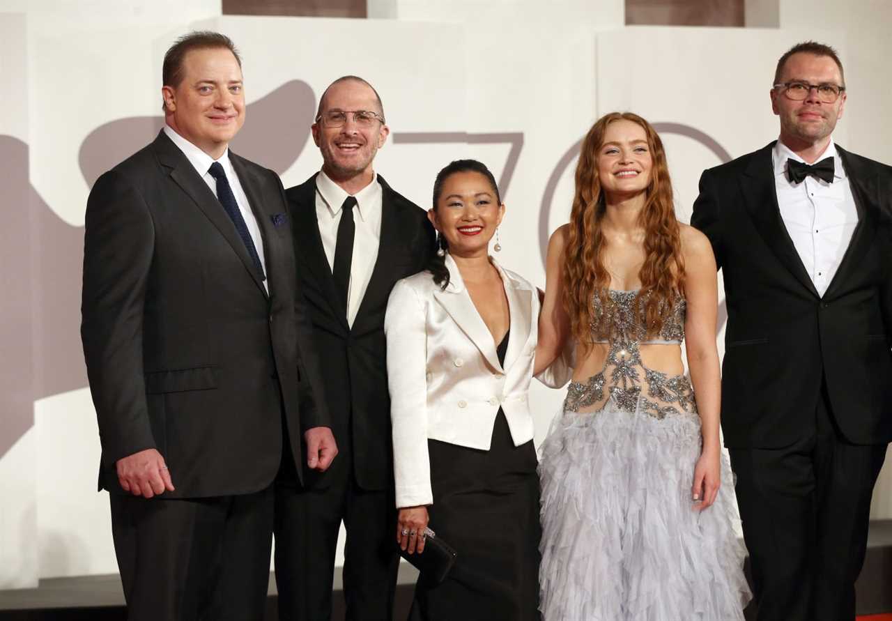 VENICE, ITALY - SEPTEMBER 04: (L-R) Brendan Fraser, director Darren Aronofsky, Hong Chau, Sadie Sink and Samuel D. Hunter attend "The Whale" red carpet at the 79th Venice International Film Festival on September 04, 2022 in Venice, Italy. (Photo by Elisabetta A. Villa/Getty Images)