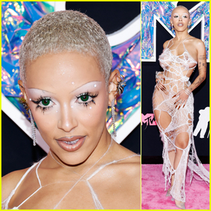 Doja Cat Rocks a Revealing Cobweb Look on the MTV VMAs 2023 Red Carpet