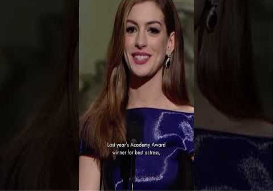 Anne Hathaway Calls Out Her Own Flub While Introducing Sandra Bullock at the Oscars