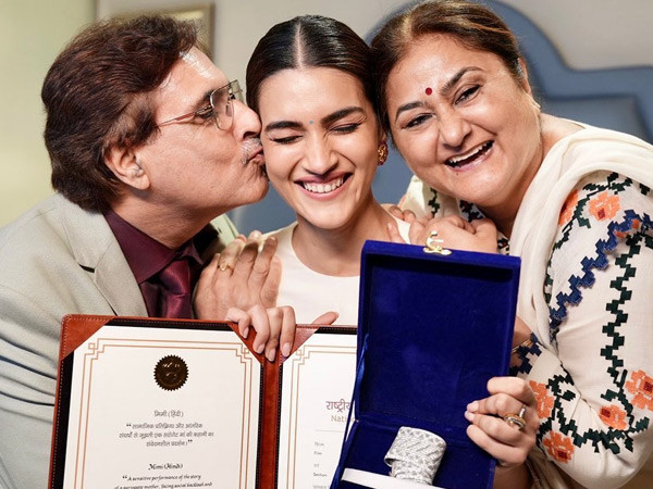 National Film Awards 2023: Kriti Sanon celebrates her win with her proud parents. Pics: 