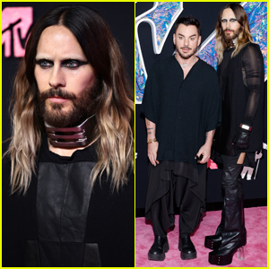 Jared Leto Sports Dark Eyeshadow & Heeled Boots for MTV VMAs 2023 with Brother Shannon