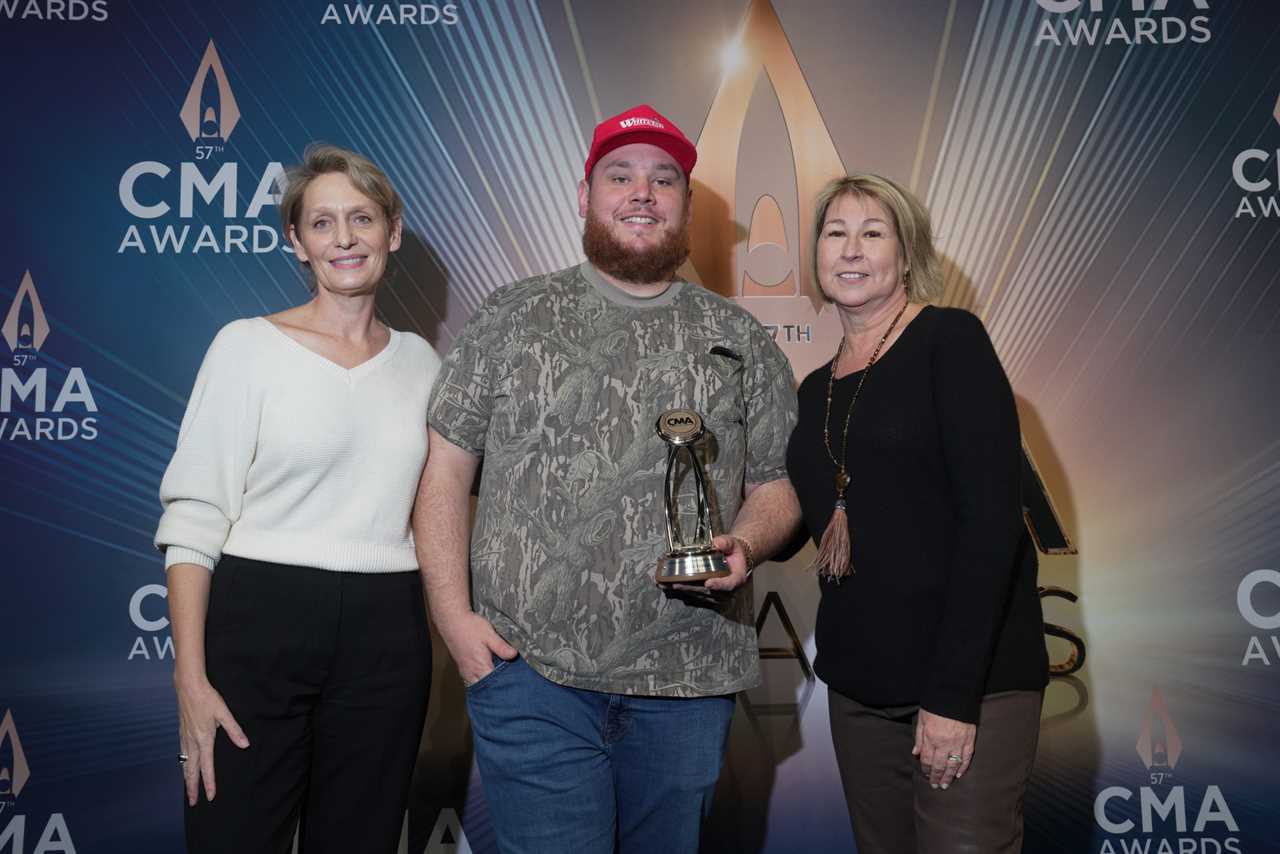 Luke Combs & Kaylee Bell Honored With CMA International Awards