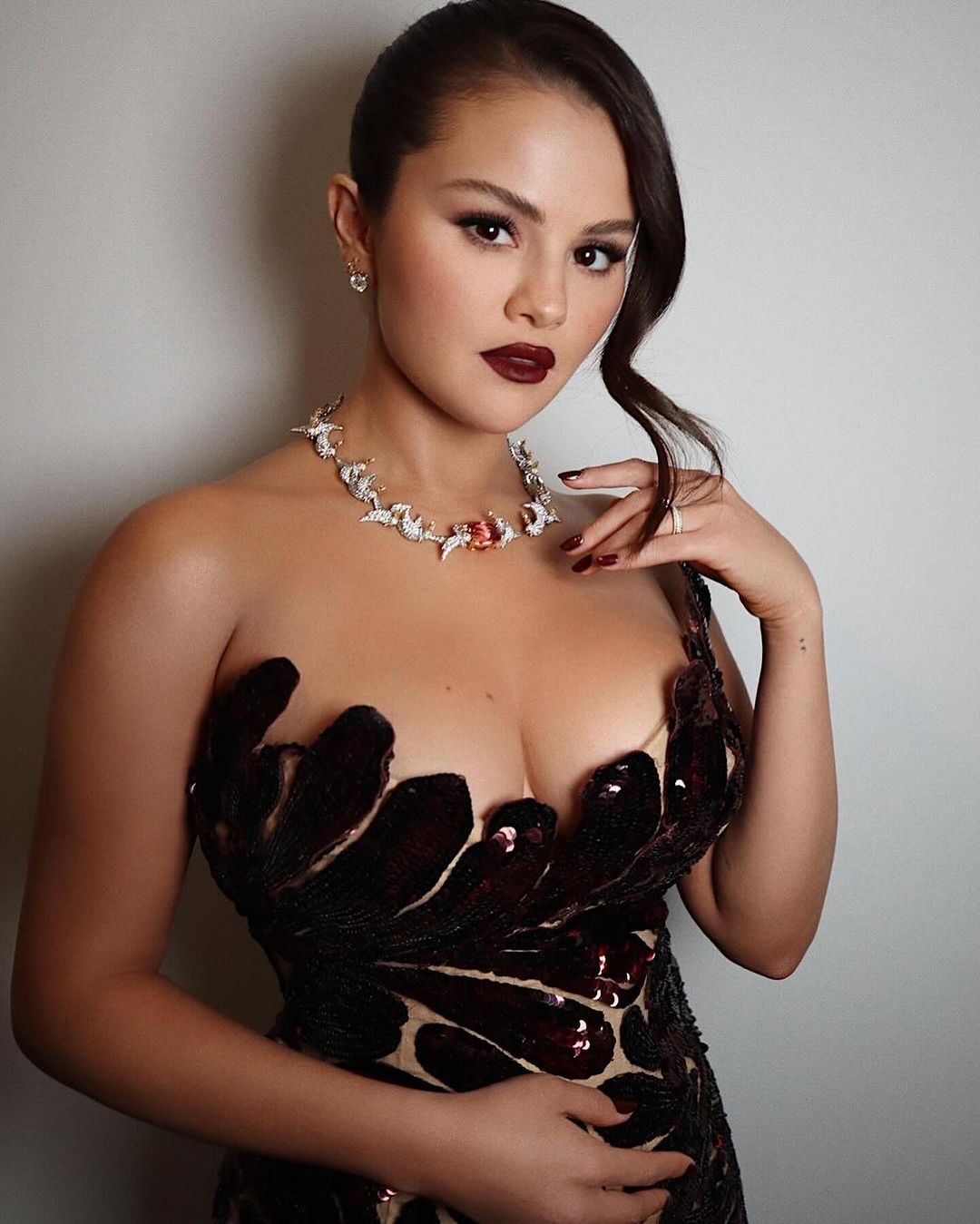 Selena Gomez in vampy glam