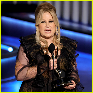 Jennifer Coolidge Wins at Emmy Awards 2023, Anthony Anderson's Mom Interrupts Her Speech