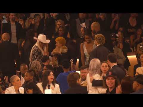 Watch BEYONCE & ICE SPICE Reactions At The 2024 GRAMMYs