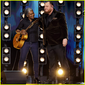 Tracy Chapman Joins Luke Combs at Grammys for First Live Performance in Four Years