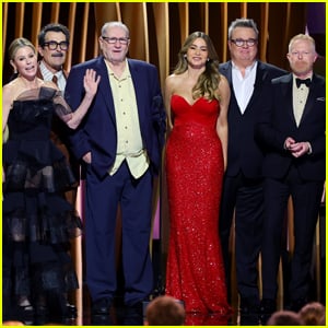 'Modern Family' Casts Reunites at SAG Awards 2024, Joke About Rebooting Hit Series & Their Careers