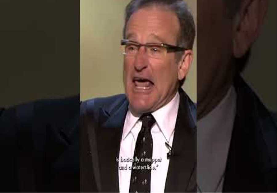 Robin Williams Presents Best Animated Feature at the Oscars (2004)