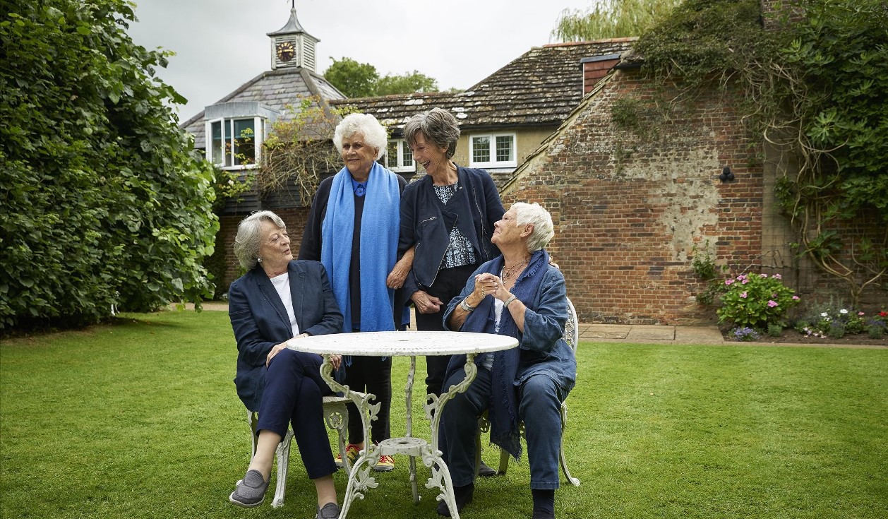 Judi Dench, Maggie Smith, Eileen Atkins, and Joan Plowright in Tea With the Dames (2018)