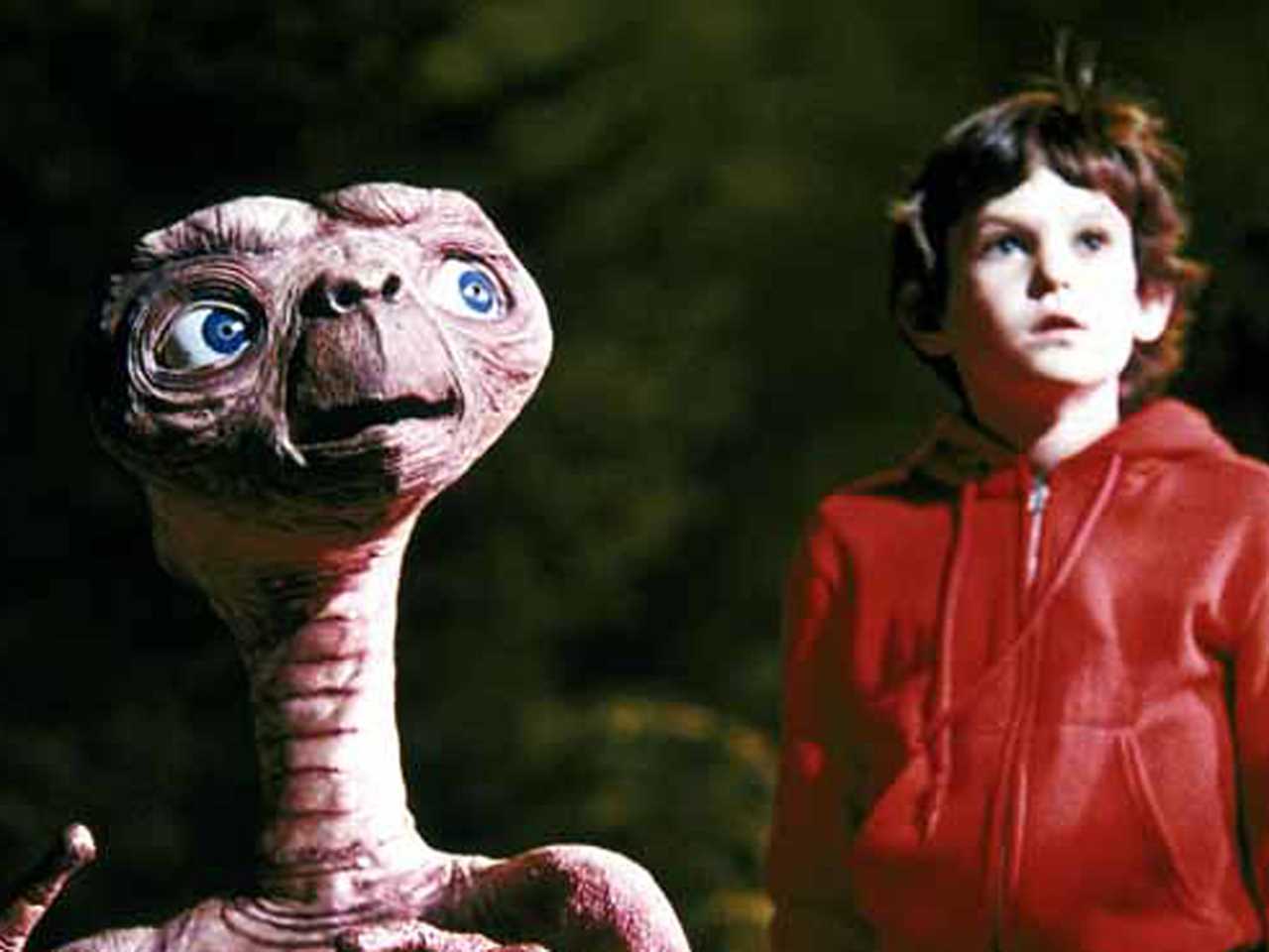  E.T. and Elliot reunite, short film