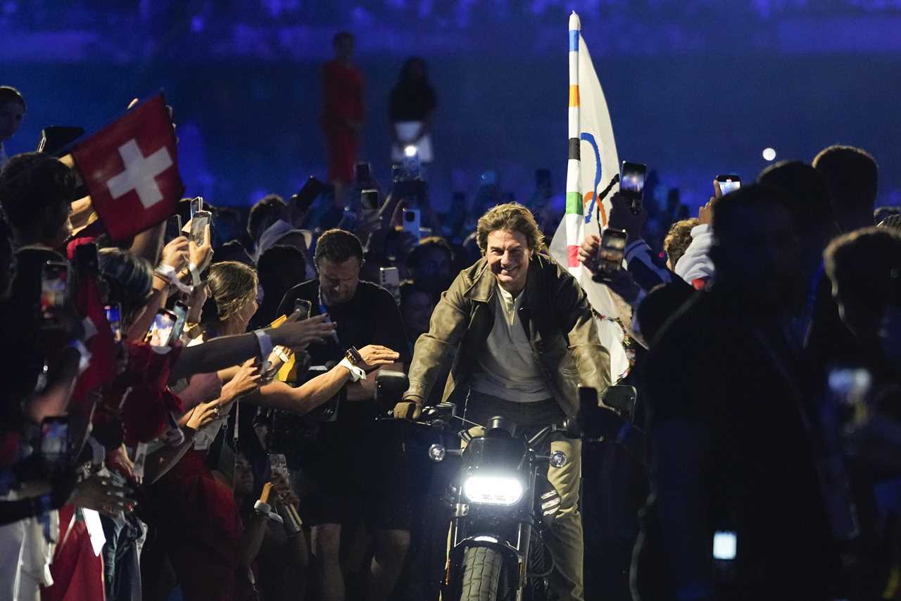 Tom Cruise's message to millions after incredible Olympics Closing Ceremony stunt