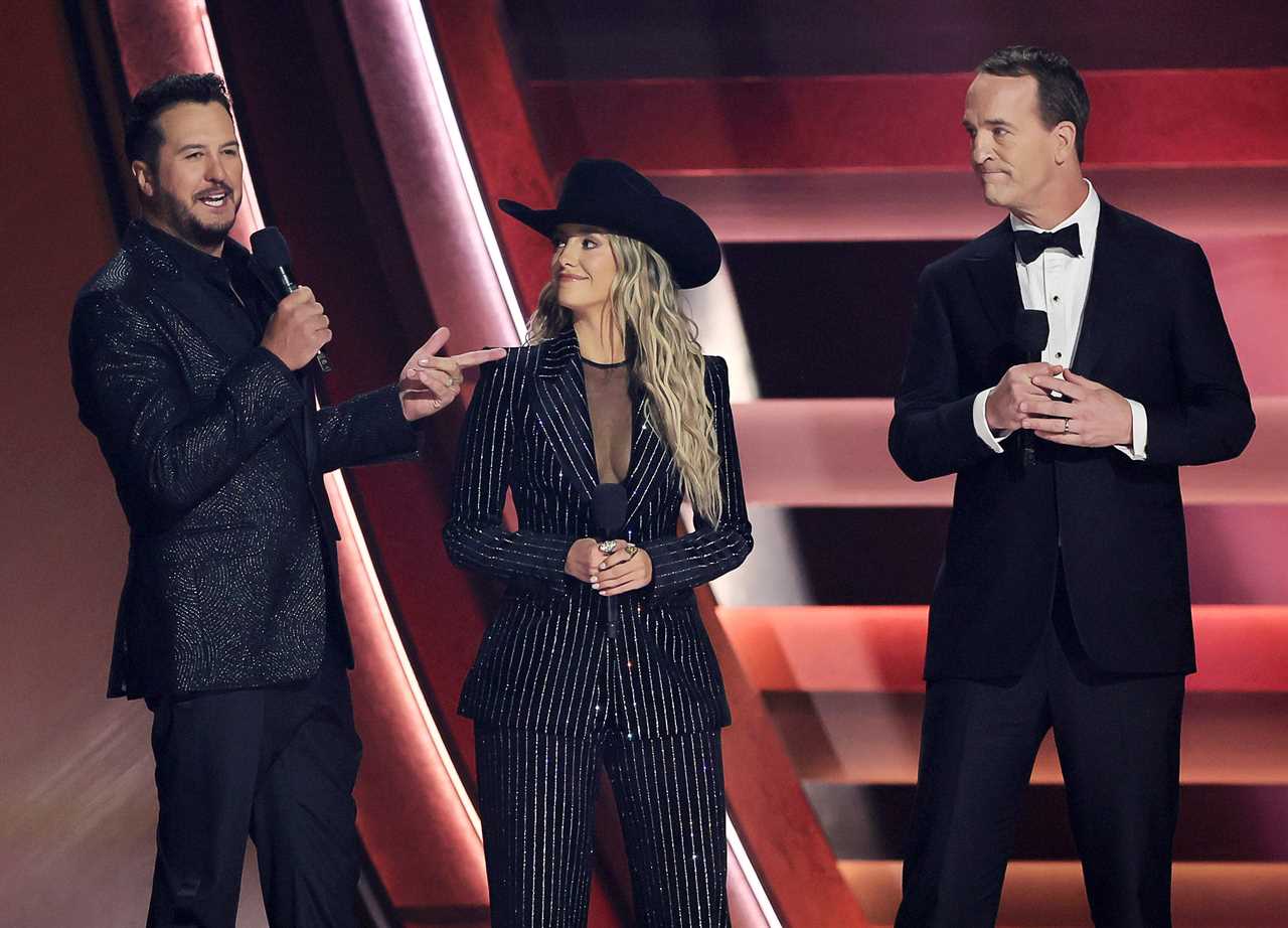 Luke Bryan and Peyton Manning Give Lainey Wilson Hosting Tips in 2024 CMA Awards Monologue 388