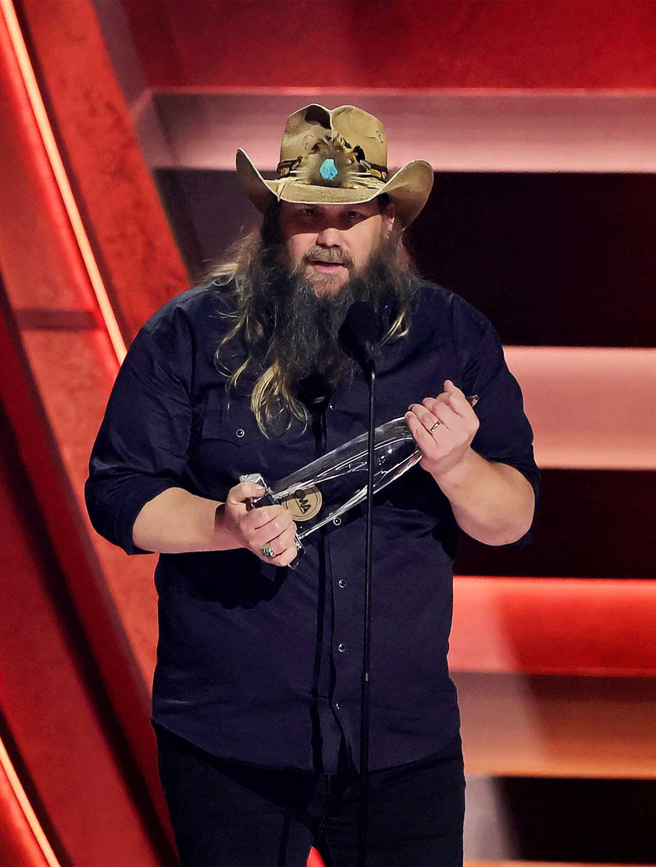 Chris Stapleton Apologizes After Forgetting to Thank Wife in CMAs Speech