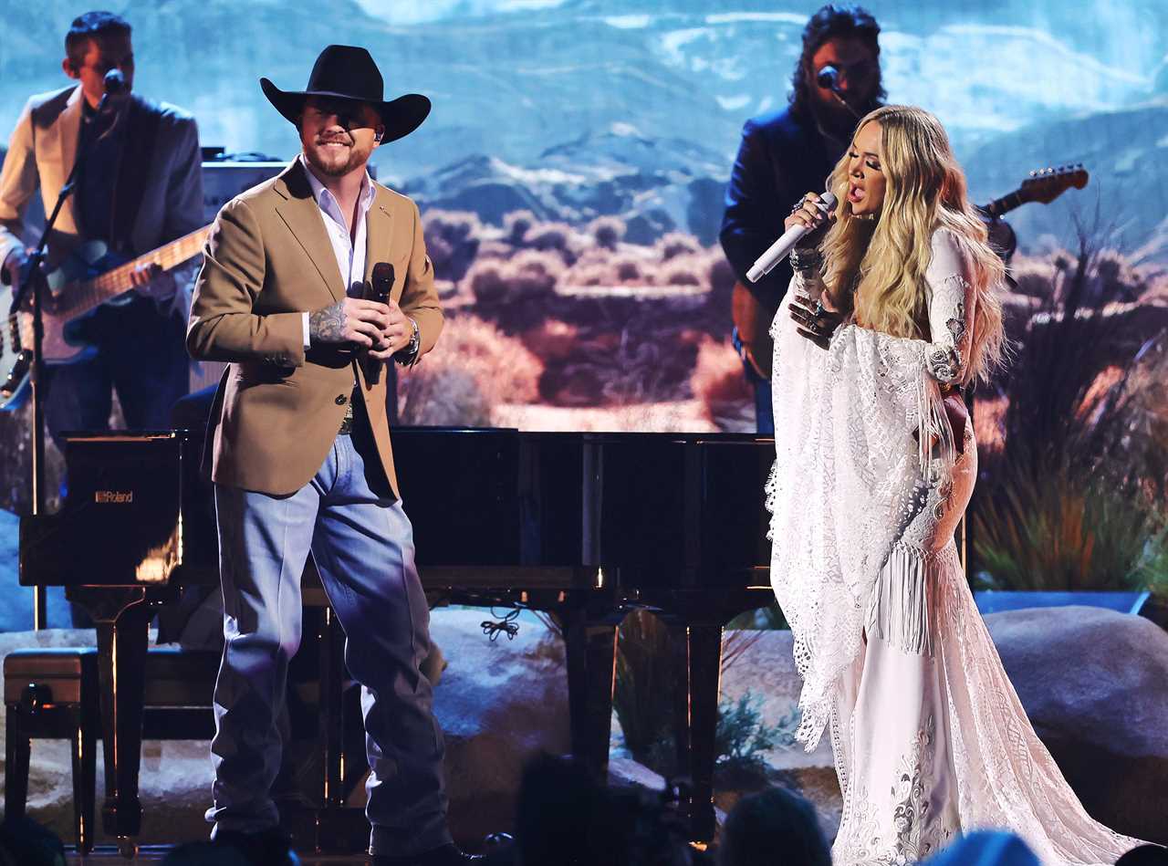 Carrie Underwood Makes Surprising CMA Awards Return to Duet With Cody Johnson 392