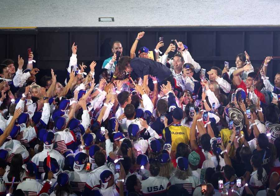 Phoenix's Thomas Mars Crowd Surfs on Team USA at Olympics Closing Ceremony