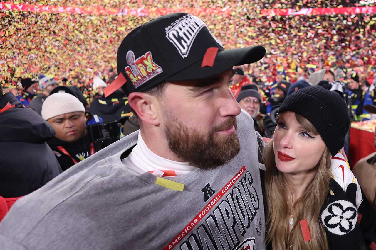 Taylor Swift celebrates with Travis Kelce 