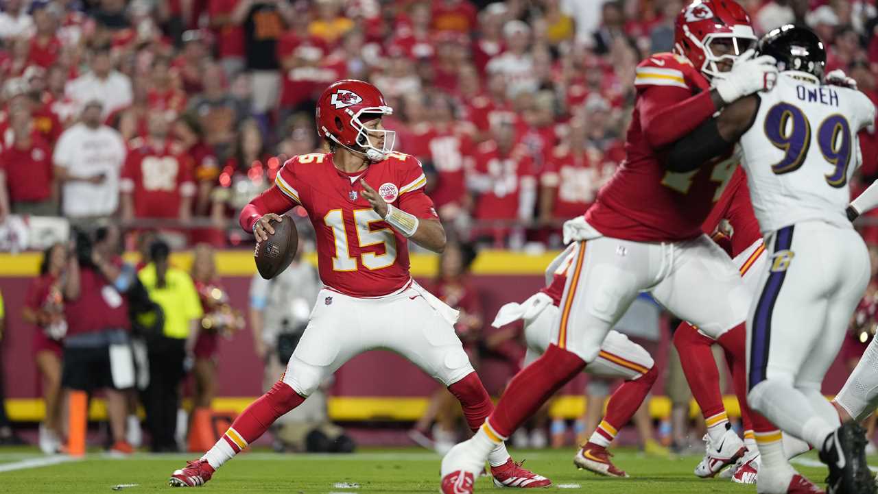 Hall of Famer Warren Moon delights in Patrick Mahomes rising to Super Bowl challenge