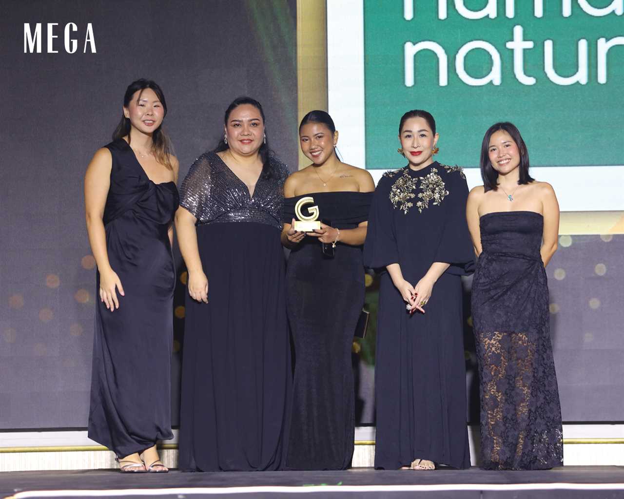 Happy Skin Representatives won their Golden Grab Award for Best Beauty Merchant with co-presenter MEGA Beauty Director Agoo Azcuna-Bengzon GrabMart skincare makeup