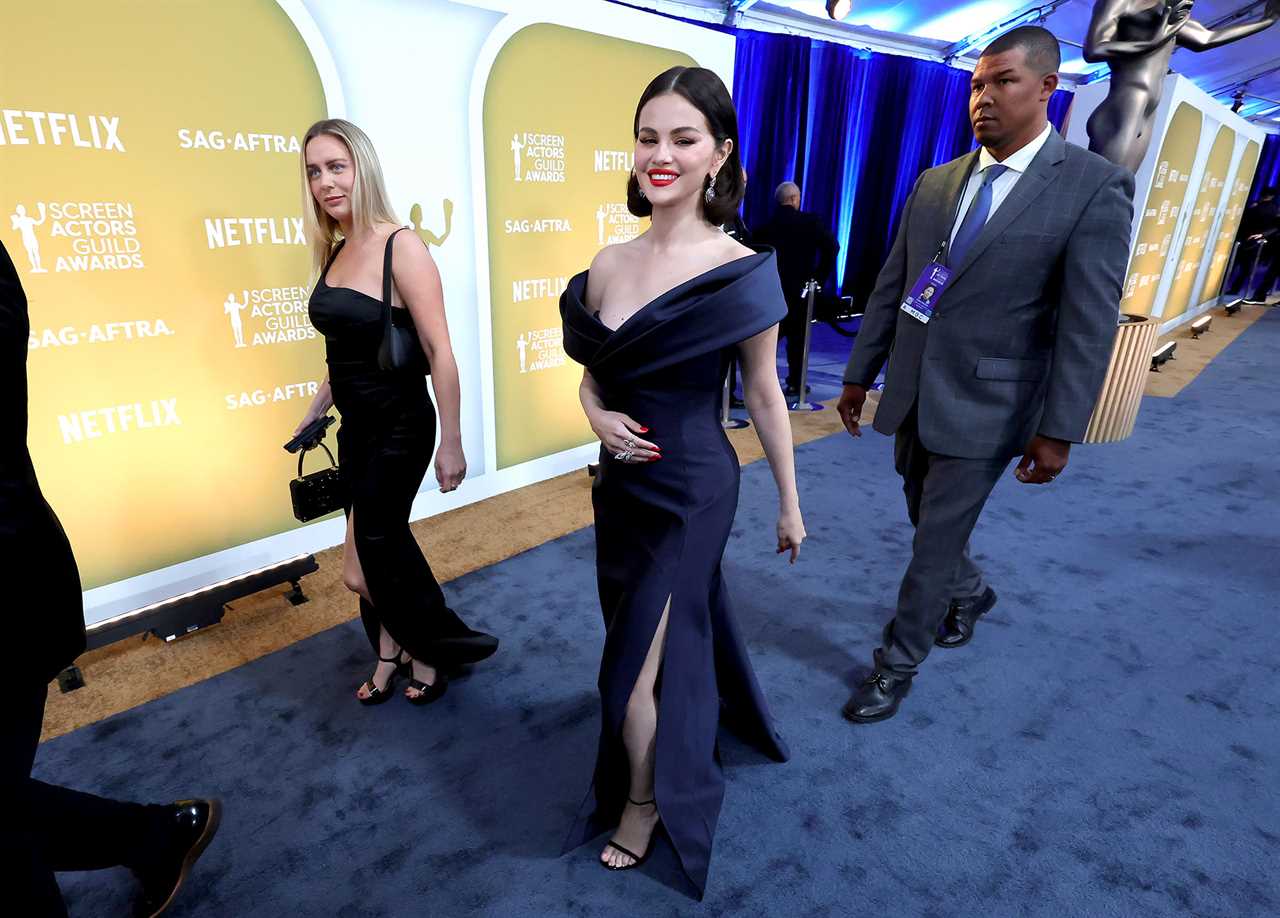 Selena Gomez Attends the 2025 SAG Awards Without Fiance Benny Blanco 3