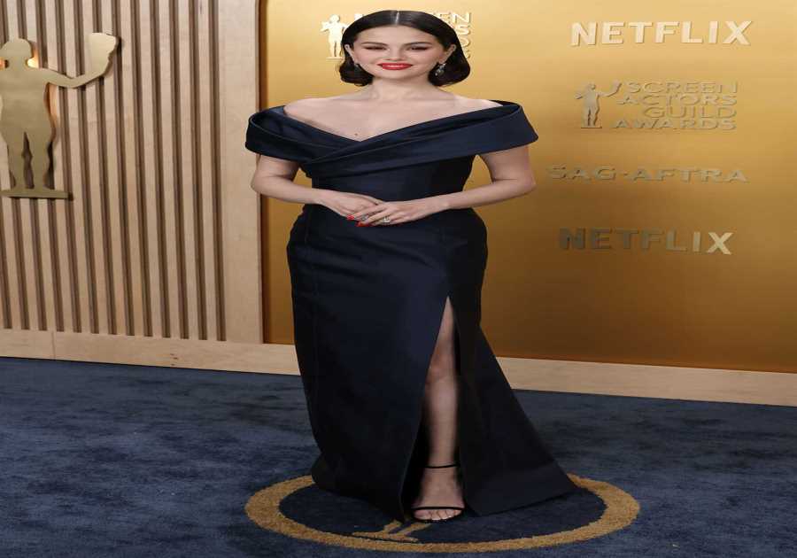 Selena Gomez Attends SAG Awards Without Fiance Benny Blanco After Album News