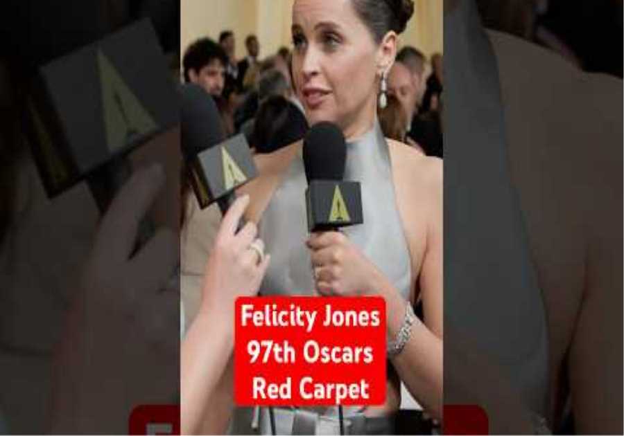 Felicity Jones &amp; Amelia Dimoldenberg Both Love The Little Mermaid | 97th Oscars Red Carpet