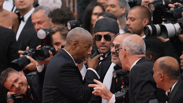 Cannes red carpet denzel washington looper photographer