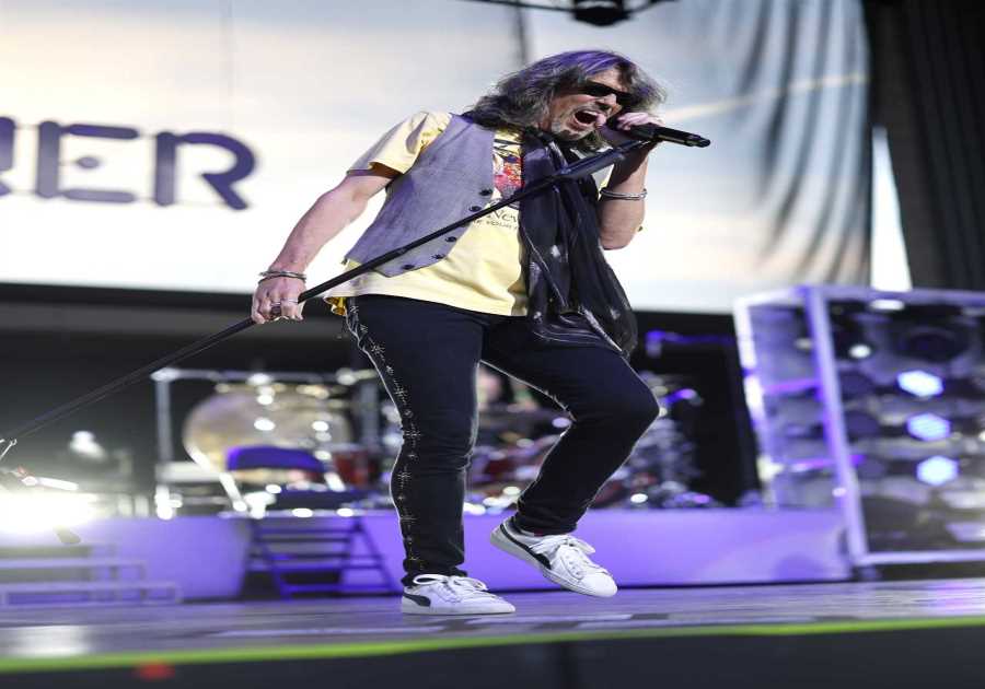 Foreigner's lead singer Kelly Hansen announces on live TV he's leaving the band after 20 years