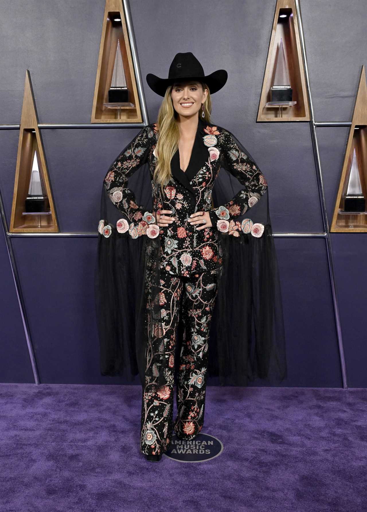 Here Are The Best Red Carpet Looks From The 2025 American Music Awards