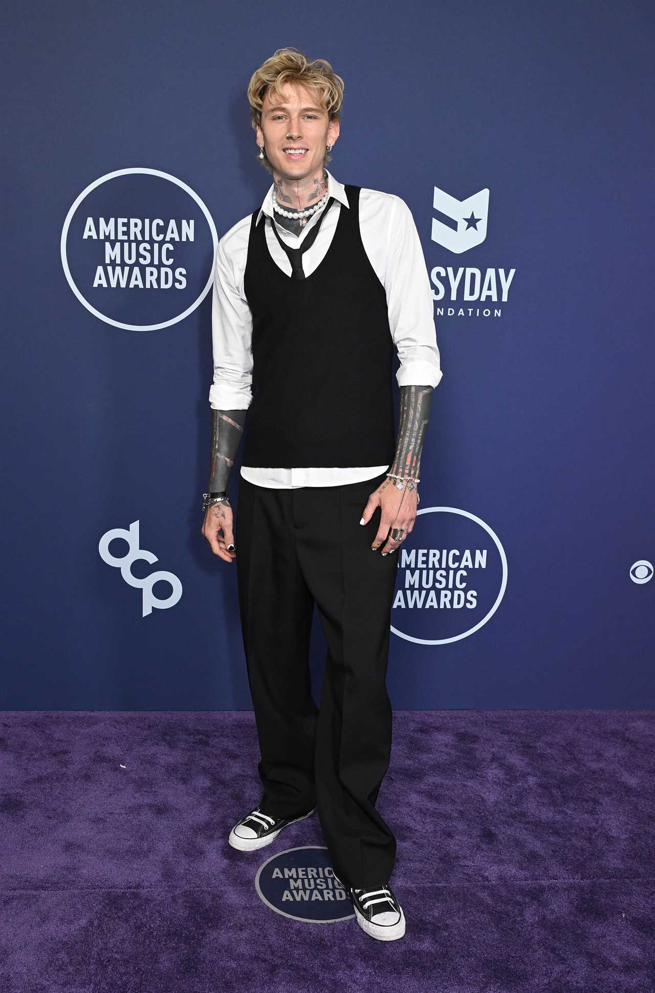 Here Are The Best Red Carpet Looks From The 2025 American Music Awards