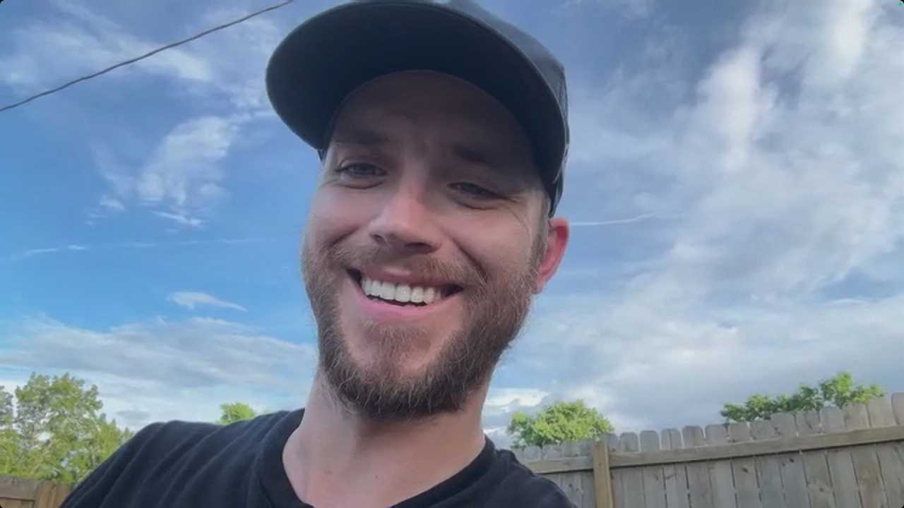 Peter Pan star Jeremy Sumpter appears on Today Extra.