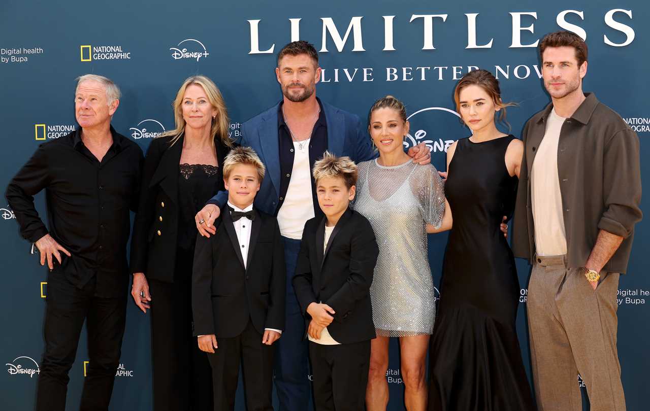 Craig Hemsworth, Leonie Hemsworth, Tristan Hemsworth, Chris Hemsworth, Sasha Hemsworth, Elsa Pataky, Gabriella Brooks and Liam Hemsworth