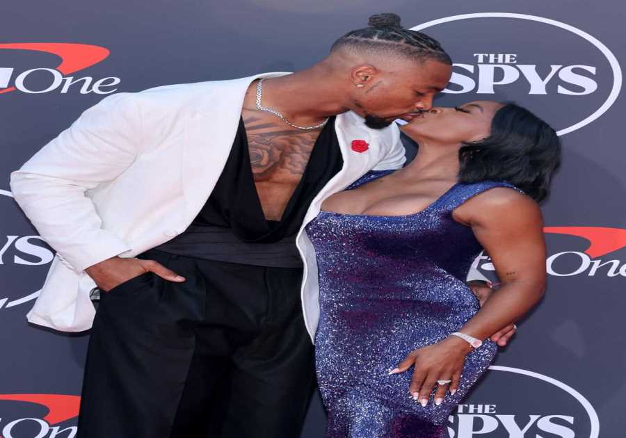 Simone Biles and Jonathan Owens Pack on the PDA at the 2025 ESPYs