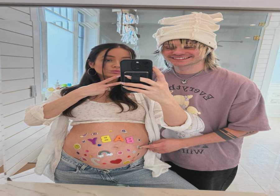 'Table for 4 please': Aussie rocker announces major family news