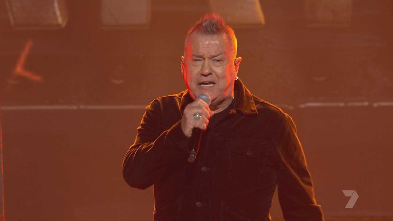 The show started with a performance by Aussie Rocker Jimmy Barnes singing his smash hit Working Class Man.