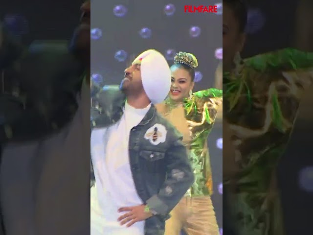 Flashback to Diljit Dosanjh rocking the stage at the Filmfare Awards Punjabi 2017 ï¿½ 