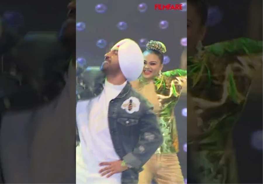 Flashback to Diljit Dosanjh rocking the stage at the Filmfare Awards Punjabi 2017 ï¿½ 