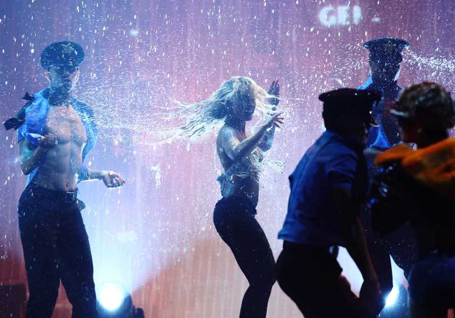 Sabrina Carpenter Recruits Drag Queens for 'Tears' Performance at VMAs