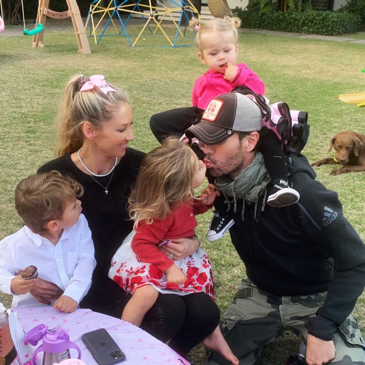 Anna Kournikova, Enrique Iglesias, and kids