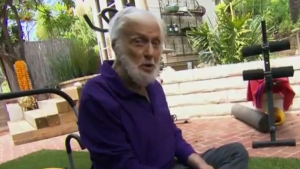 Dick Van Dyke reveals backyard workout routine