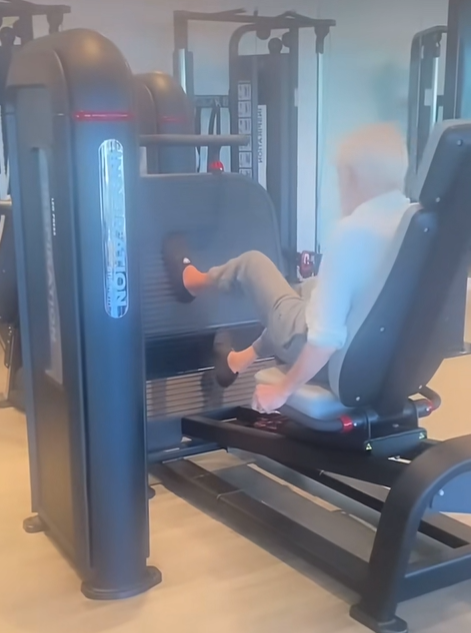 Dick Van Dyke works out in gym