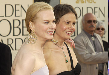 Nicole and sister Antonia Kidman at 2003 Golden Globe Awards (Getty)