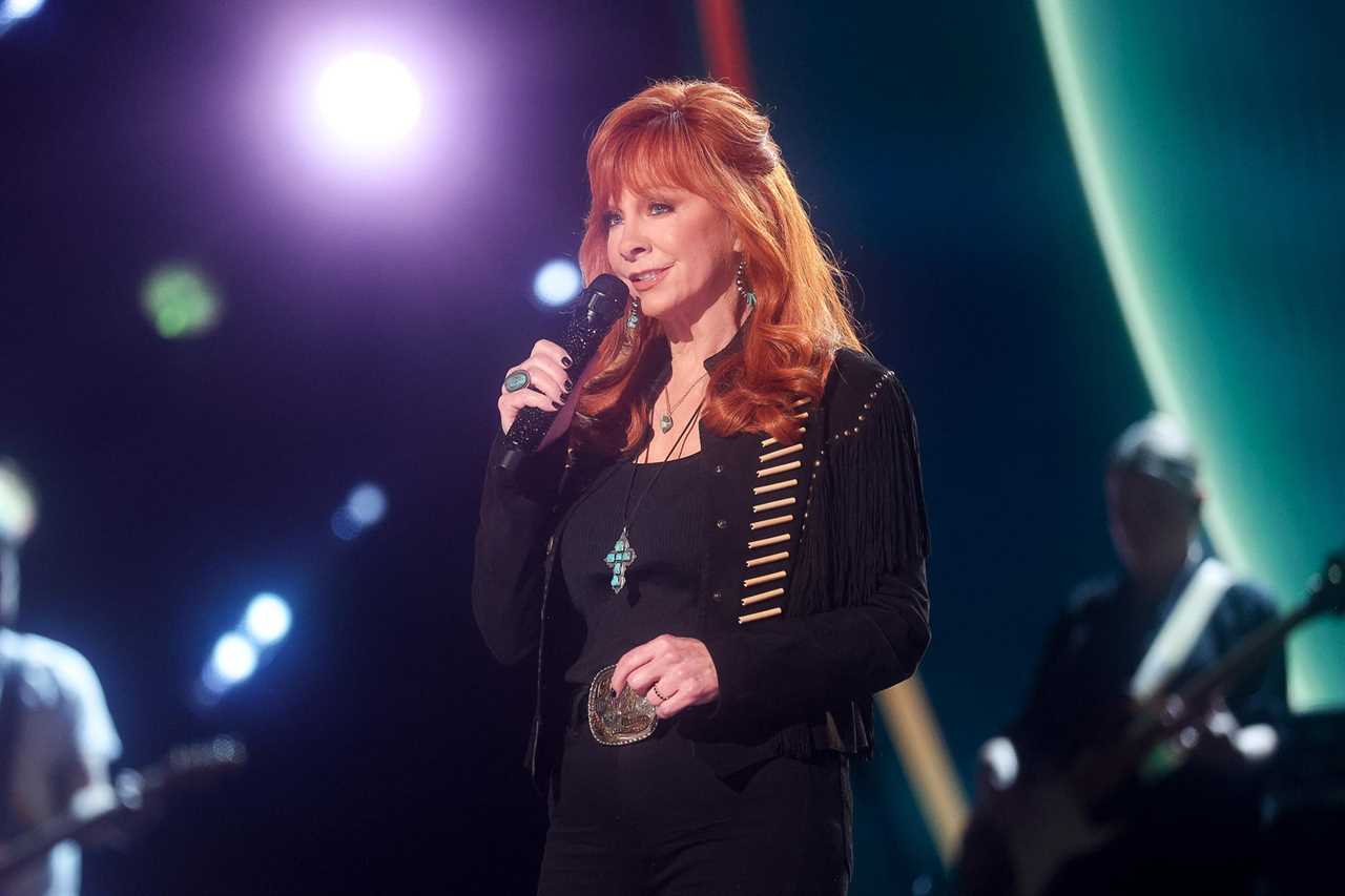 Reba McEntire Details How Kelly Clarksons Kids Are Coping After Dads Death GettyImages 2213328104