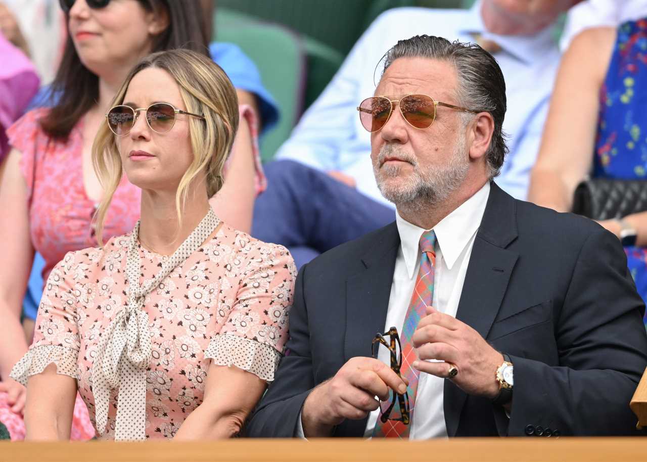 Britney Theriot and Russell Crowe 