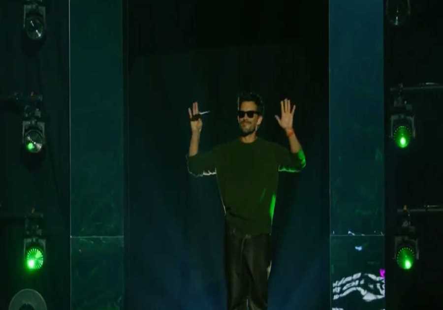 'It's bittersweet': Jonathan Bailey stuns thousands as he makes a surprise appearance at TikTok Awards 