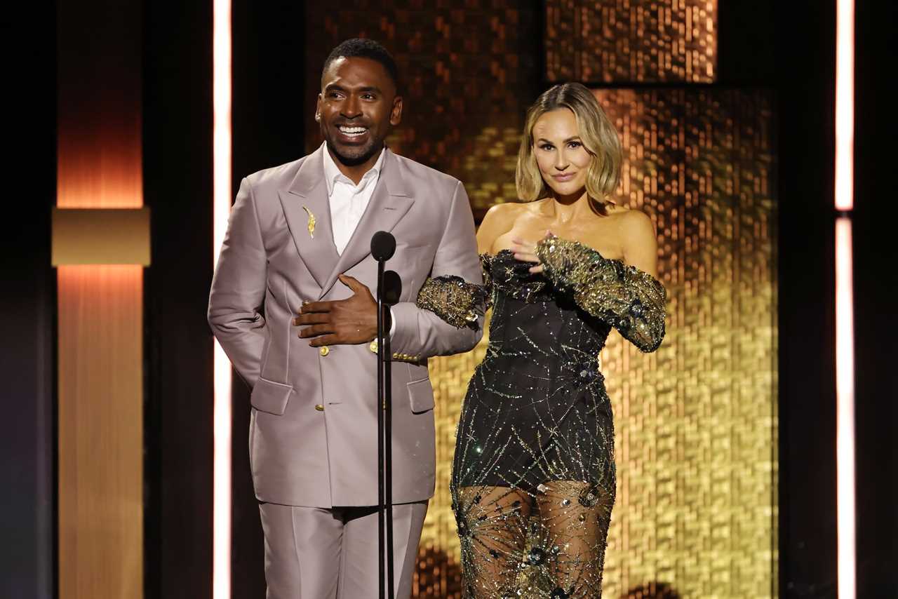 Keltie Knight Trips Walking on Stage During the 2026 Critics Choice Awards