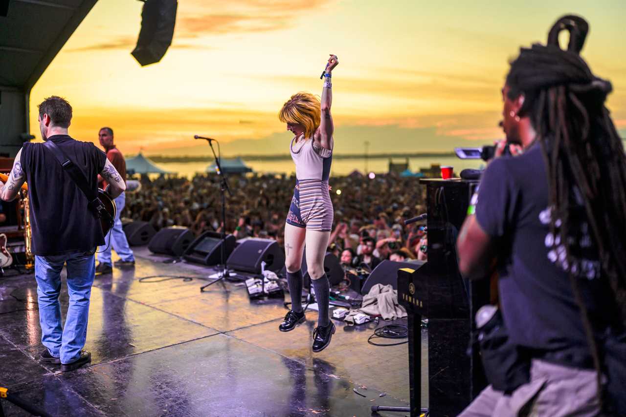 Hayley Williams, Sia Join Resonator Awards Lineup