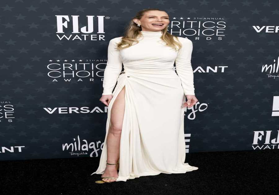 Sara Foster Laughs Off Spanx Mishap at 2026 Critics Choice Awards