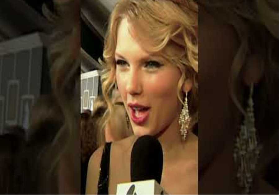 Taylor Swift Checks In From The Grammy Red Carpet At The 2009 Grammys | Grammy Red Carpet Flashback